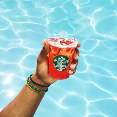 11310332_Starbucks_Cool_Strawberry_Acai_Refresha_Shot_7